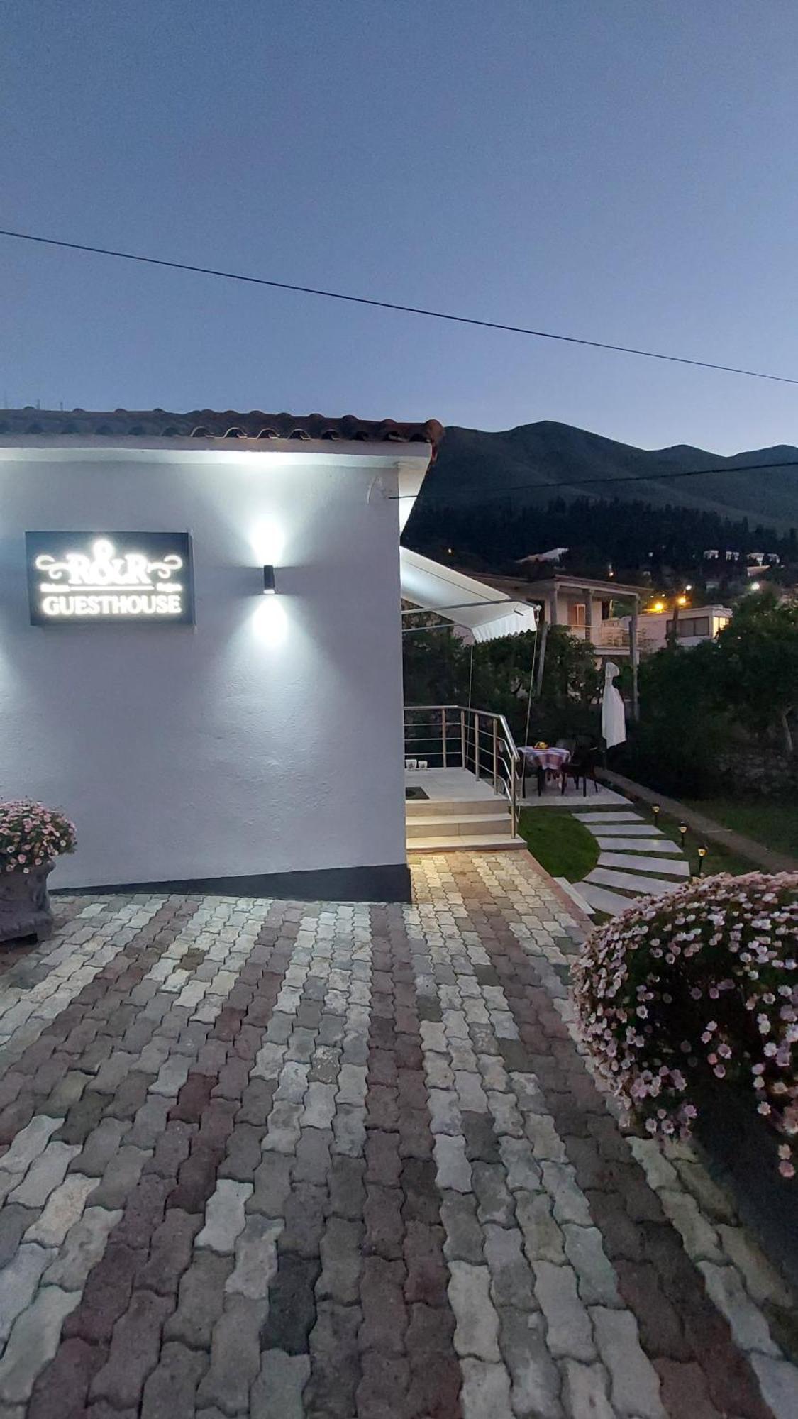 R&R Gesthouse Hotel Široka Eksteriør billede